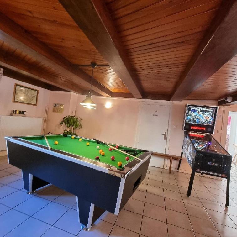 Gite Myrtille 2 A 6 Personnes Avec Spa Et Salle De Jeux Dans La Residence ヴォントロン エクステリア 写真